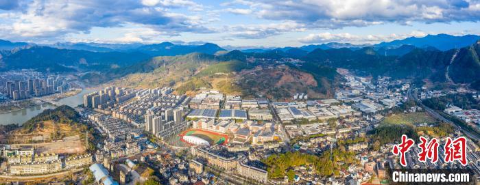 小縣城 錨定現代化——“出大產業”有汽車的地方 “吹，就有龍泉制造”